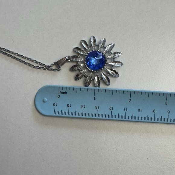 Vintage Silvertone Sunburst Pendant Necklace with Blue Faceted Center Stone 24" - Picture 3 of 6